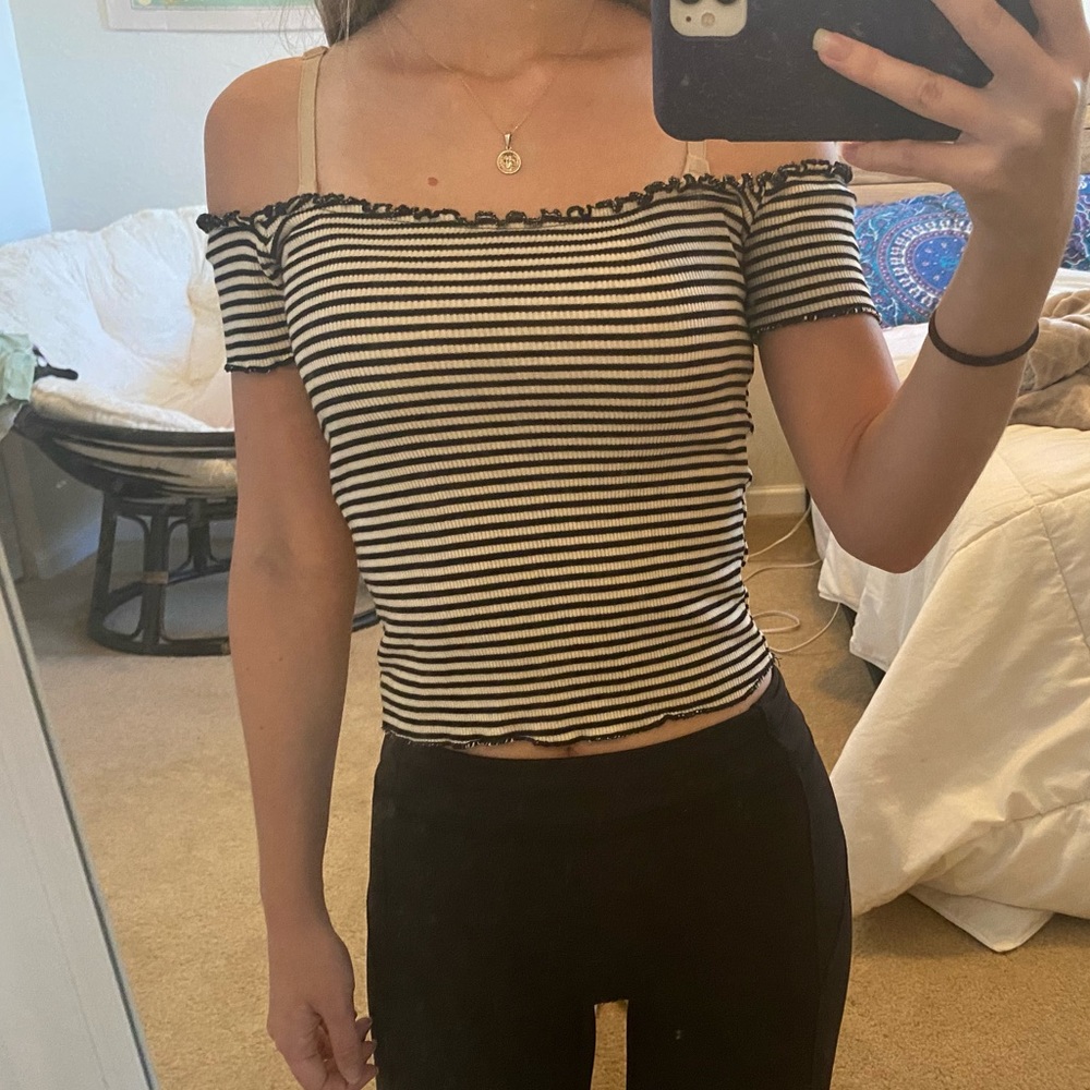 Brandy Melville off the shoulder crop top
